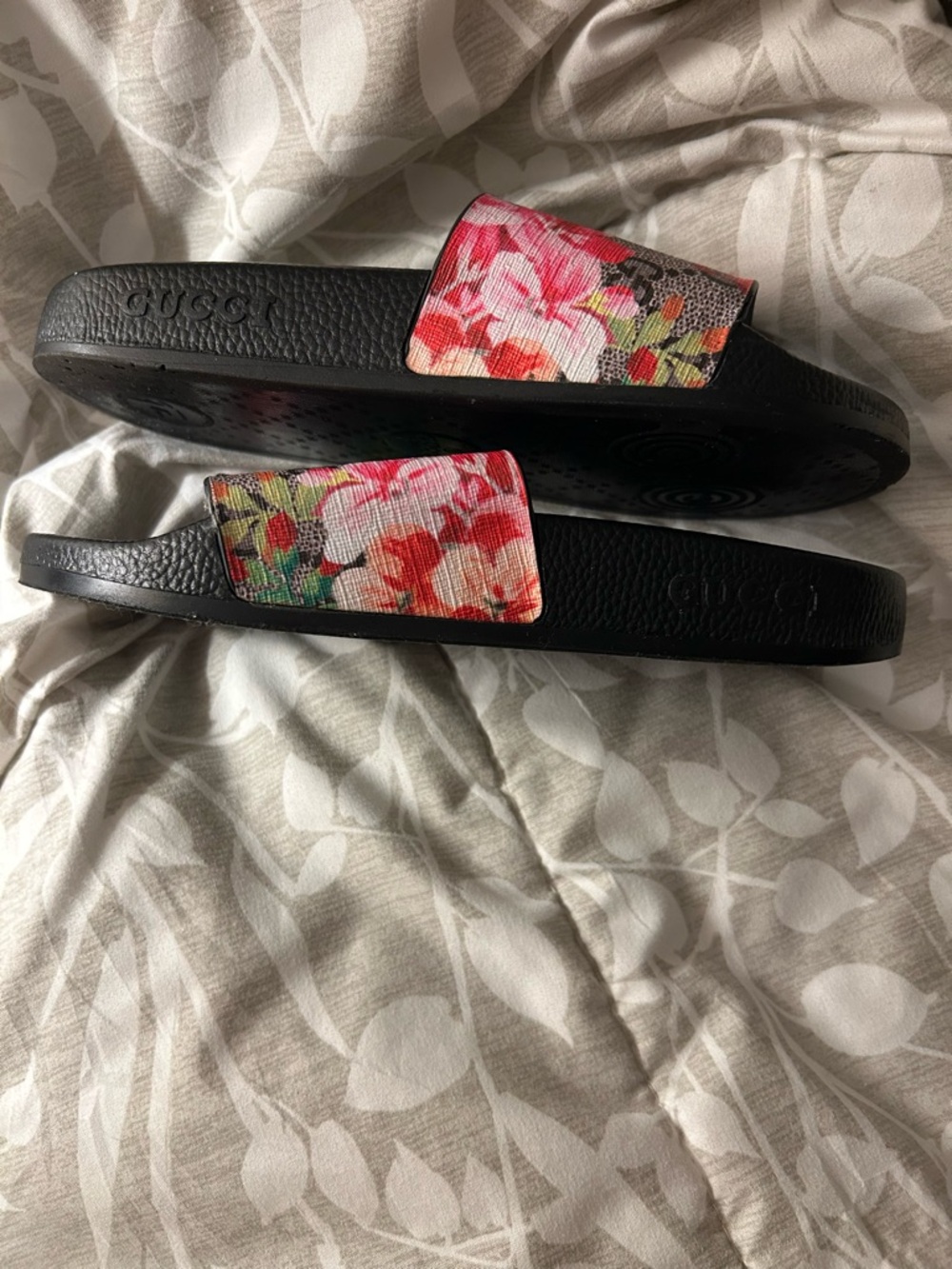 Gucci Floral GG Canvas Black Slide Sandals with Red & Pink Flowers - Picture 3 of 8
